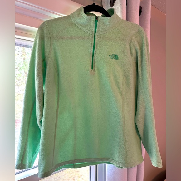 The North Face Women’s Large 1/4 Zip Fleece Sweatshirt in lime green - Picture 4 of 13